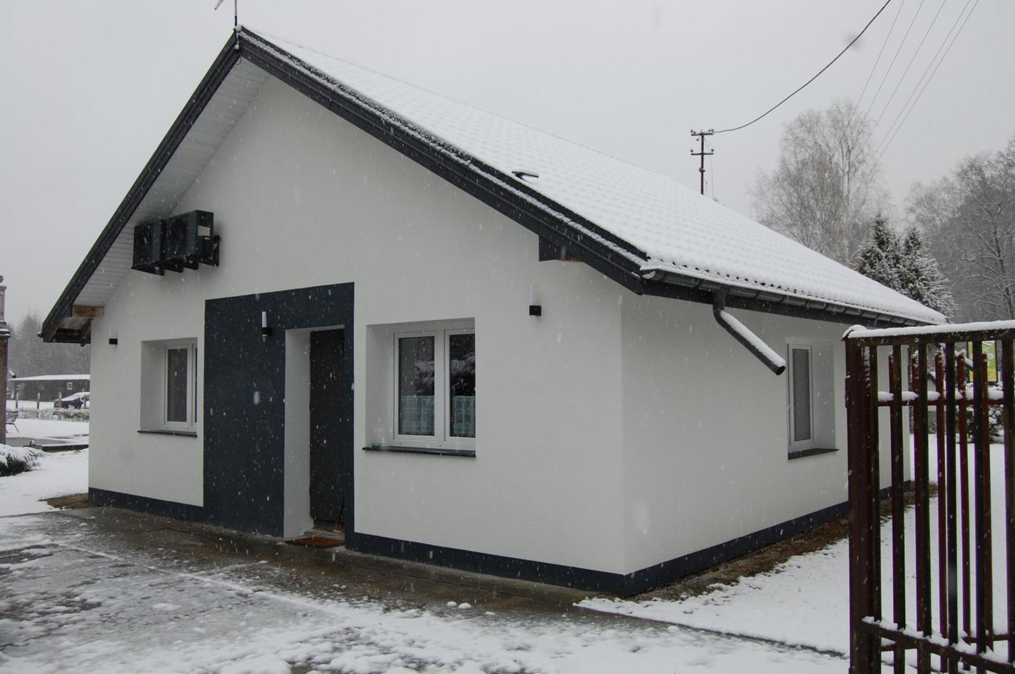 Letnia Oaza "Akacja" Apartment Sobienie Jeziory Exterior photo